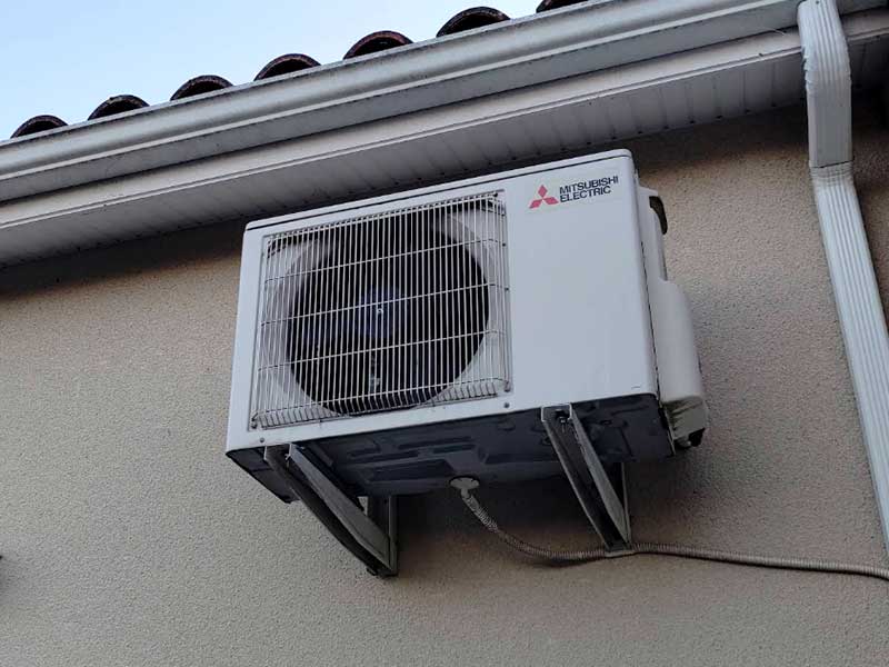 Photo et avis client : installation d'une pompe à chaleur et climatisation réversible.