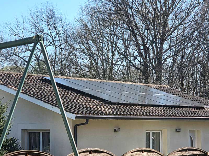 Photo et avis client : installation de panneaux solaires.