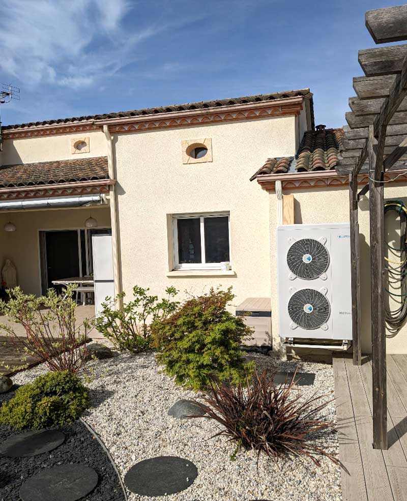 Photo et avis client : installation d'une pompe à chaleur monobloc Air/Eau CHAFFOTEAUX Arianext - Inverter.
