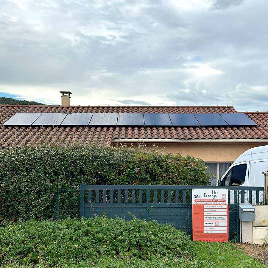 Installation de Panneaux solaires Photovoltaïque à Mâcon : Full Black / Bourgeois Global.