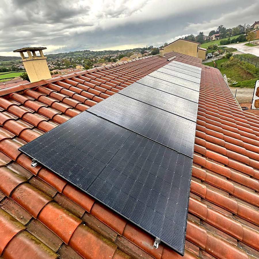 Installation de Panneaux solaires Photovoltaïque à Mâcon : Full Black / Bourgeois Global